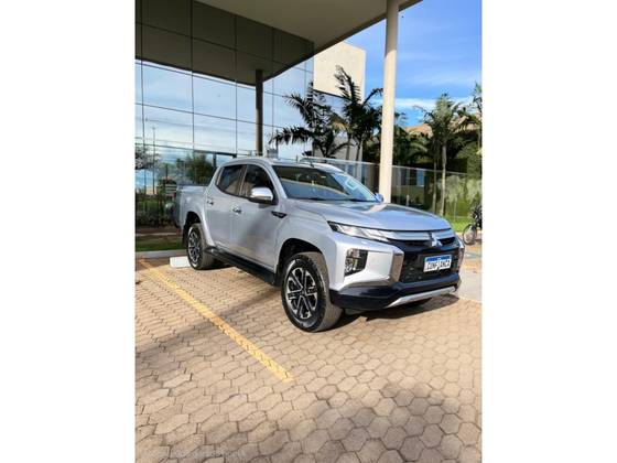 MITSUBISHI L200 TRITON 2.4 16V TURBO DIESEL SPORT HPE-S CD 4P 4X4 AUTOMÁTICO
